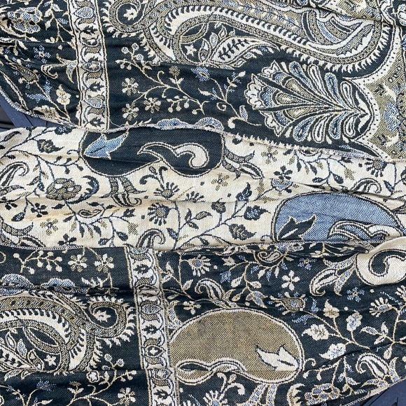 Culture shop Black Creme and Gold scarf paisley - Picture 2 of 4
